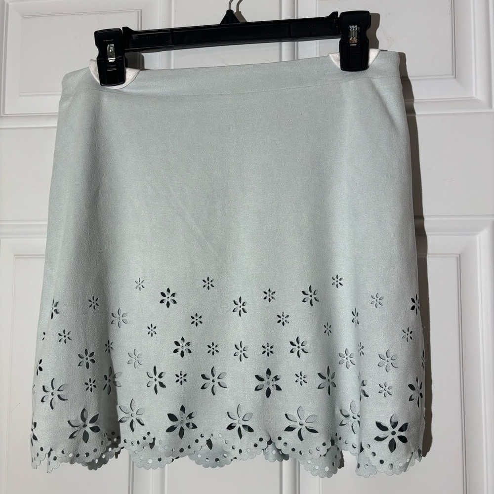 ❤️2/$15 or 3/$21❤️ Forever 21 Light Blue Faux Suede Cutout Miniskirt, Size Small - Picture 6 of 10